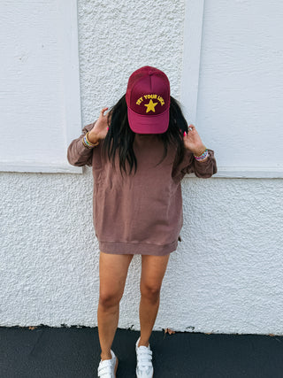 most wanted mock neck - brown
