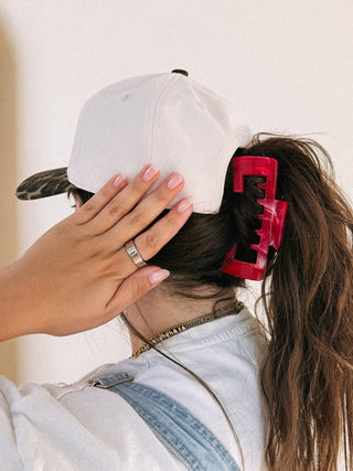 ETTA OG | trucker hat hair clip - red