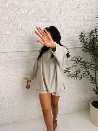 gimme more stripe top - grey.