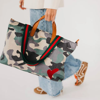 PRETTY SIMPLE | chelsie camo tote bag