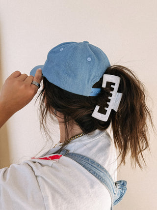 ETTA OG | trucker hat hair clip - cream