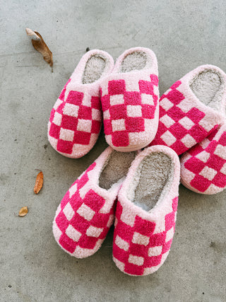 checker slippers - pink